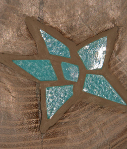 Detailansicht Grabmal aus Holz